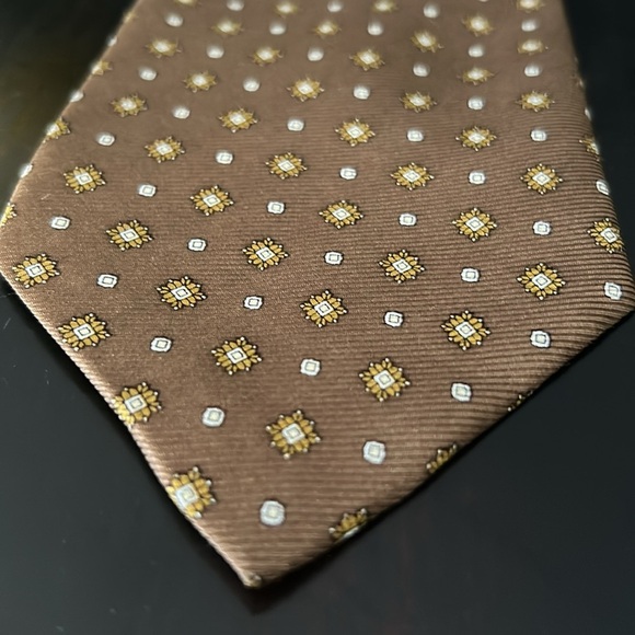 Bijoux Terner Cappuccino Brown Silk Tie, Gold & White Pattern, Perfect for Fall - Picture 7 of 12